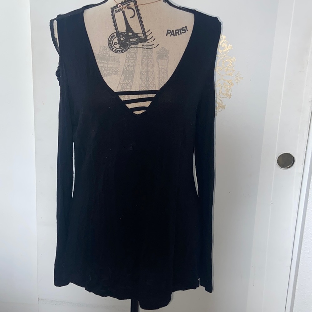 Rock and republic- black low cut top
